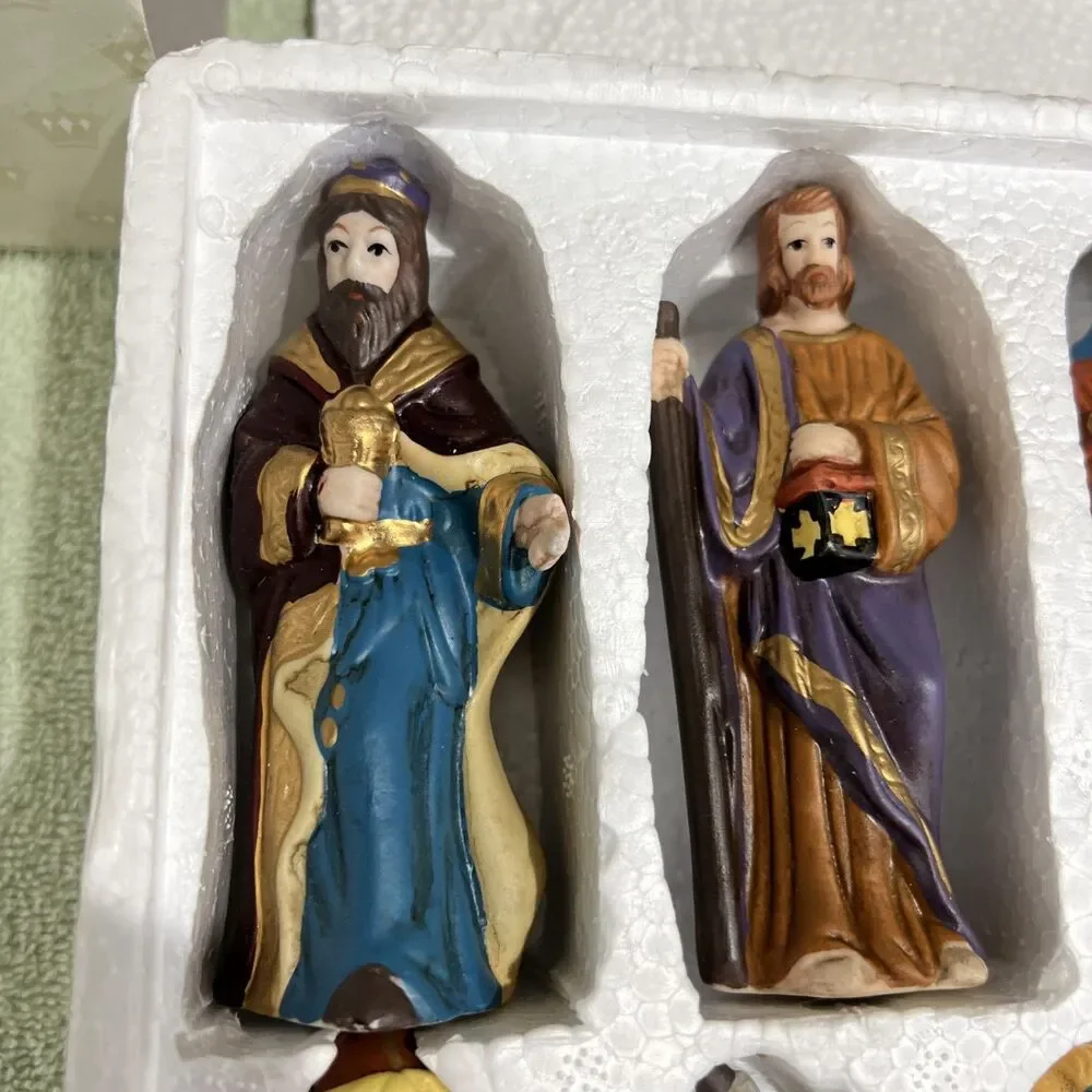 Nativity Set Hand Painted World Bazaars Crown Accents  11 pcs Christmas Holidays